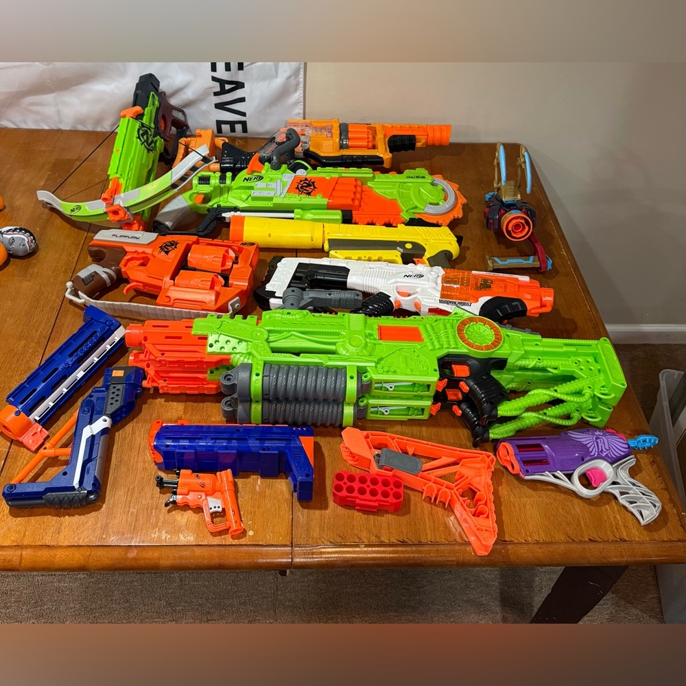Assorted nerf guns